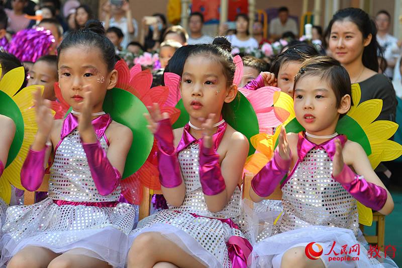 六一國際兒童節來臨之際，北京市第五幼兒園以“啟迪夢想、炫彩童年”為主題，舉行親子科技嘉年華活動。熊旭 攝