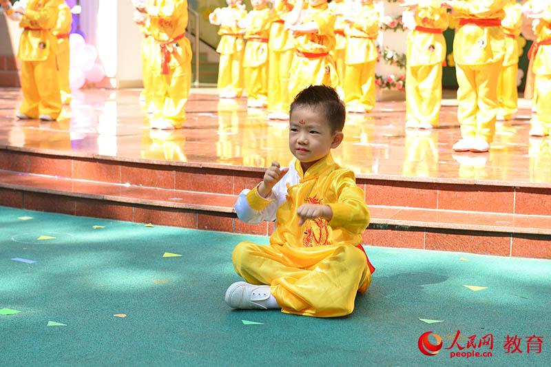 六一國際兒童節來臨之際，北京市第五幼兒園以“啟迪夢想、炫彩童年”為主題，舉行親子科技嘉年華活動。熊旭 攝