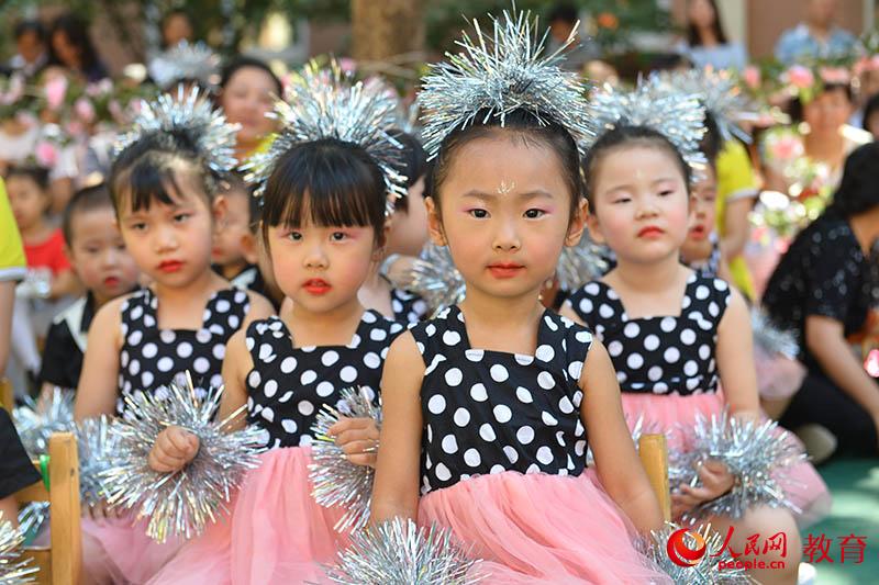 六一國際兒童節來臨之際，北京市第五幼兒園以“啟迪夢想、炫彩童年”為主題，舉行親子科技嘉年華活動。熊旭 攝