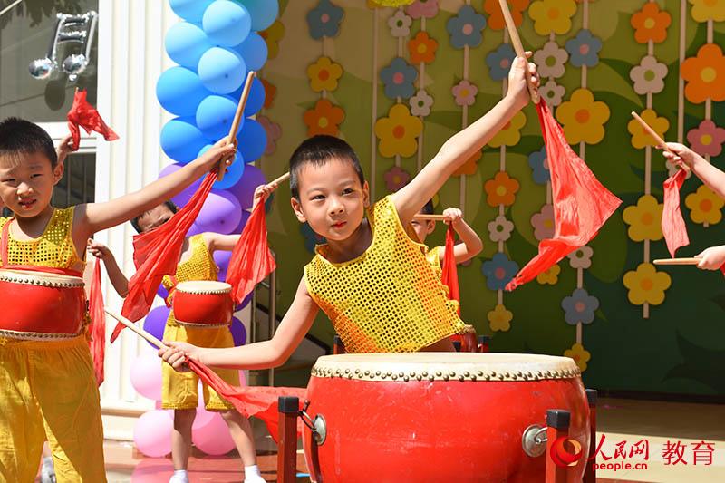 六一國際兒童節來臨之際，北京市第五幼兒園以“啟迪夢想、炫彩童年”為主題，舉行親子科技嘉年華活動。熊旭 攝