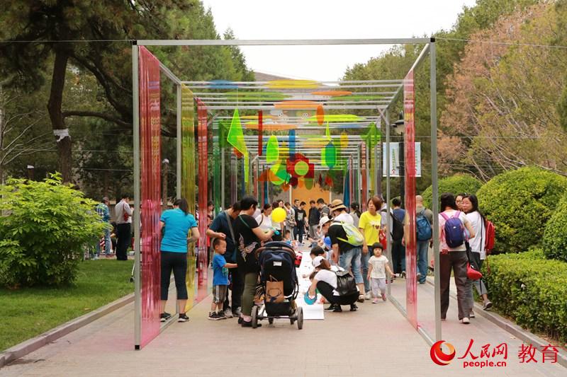 中國兒童中心園內開展“喜迎六一 祝福祖國 爭做新時代好兒童”主題游園活動。盧靜/攝