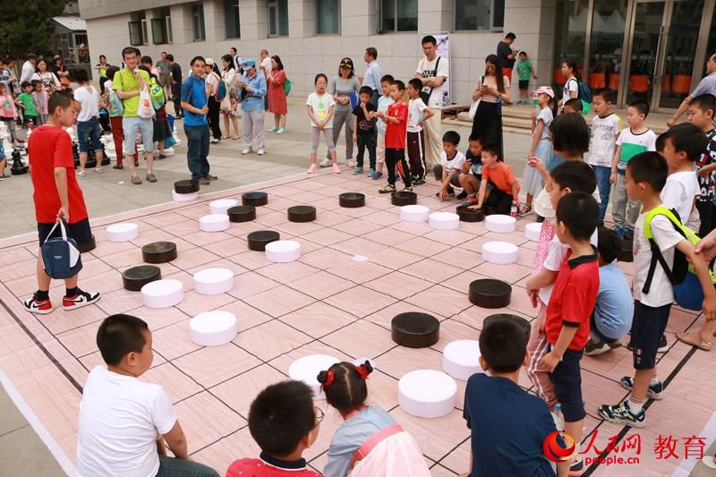 中國兒童中心園內開展“喜迎六一 祝福祖國 爭做新時代好兒童”主題游園活動。盧靜/攝