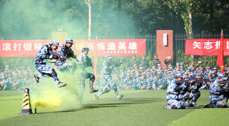 中國礦業大學（北京） 軍訓特寫——《跨越》（學校供圖）