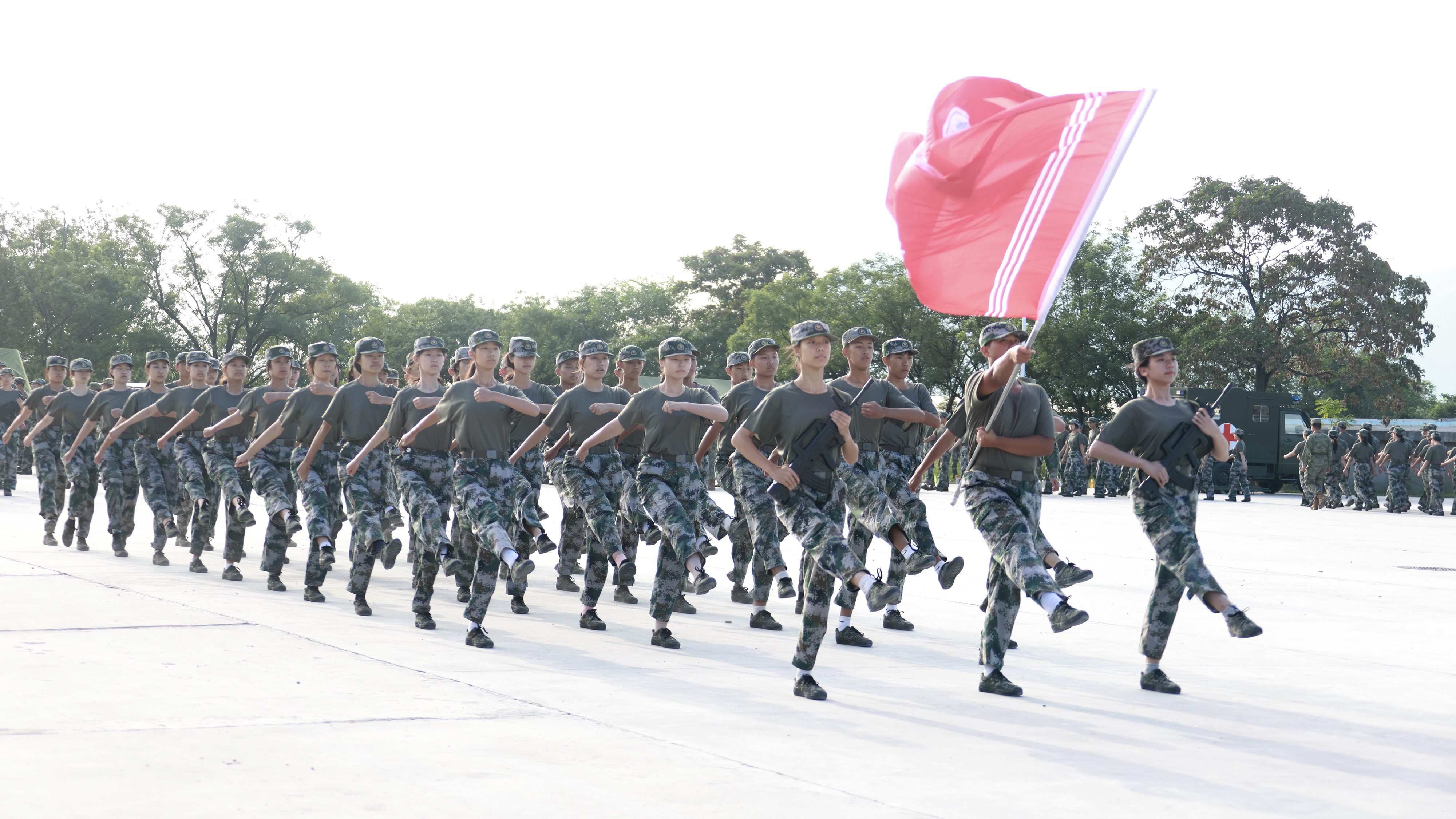 高一新生軍訓結營儀式現場。校方供圖