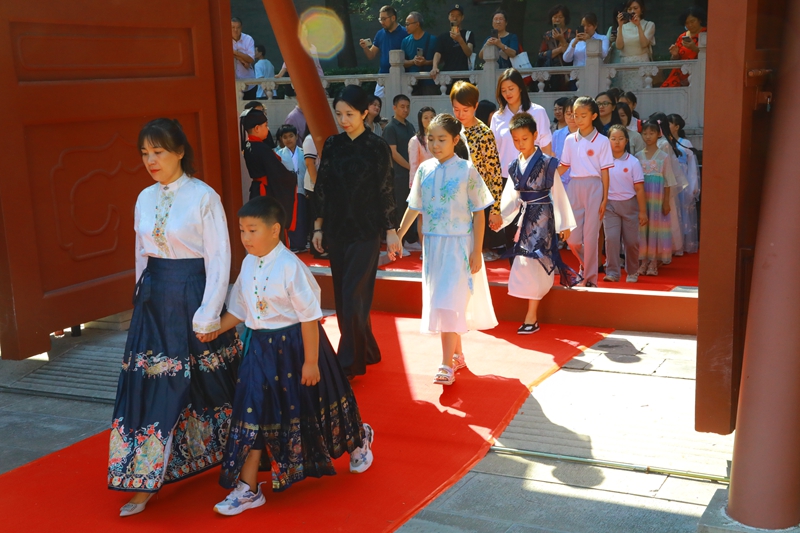 北京市東城區府學胡同小學舉行入泮禮。校方供圖