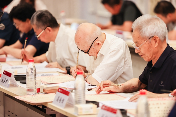 陝西師范大學毛筆手寫錄取通知書現場。校方供圖