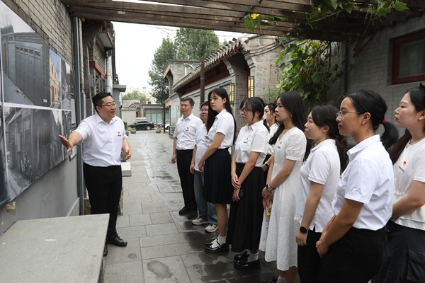 北京大中小學思政教師赴實踐教學基地現場備課。北京市教委供圖