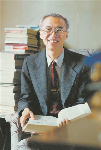 1996年，陈佳洱在北京大学校长办公室。受访者供图